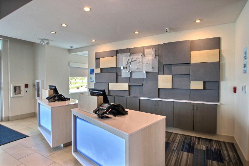 Holiday Inn Express & Suites Fond Du Lac By Ihg Esterno foto