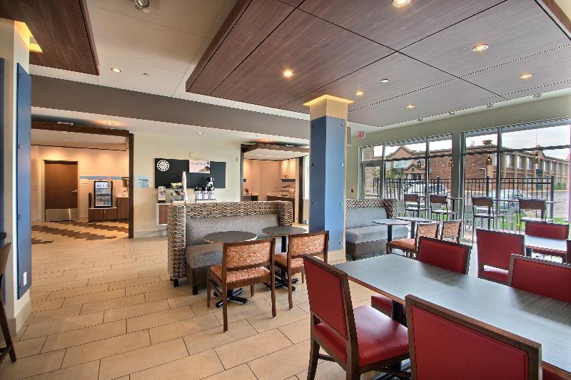 Holiday Inn Express & Suites Fond Du Lac By Ihg Esterno foto